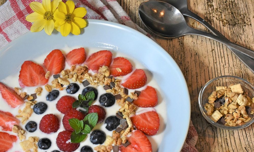 yogurt, bowl, breakfast, strawberries, blueberries, raspberries, healty, healthy, yummy, fruity, fruit, fresh, nourishment, vegetarian, food, berry, food photo, kitchen, yogurt, yogurt, yogurt, yogurt, yogurt, healty, healty