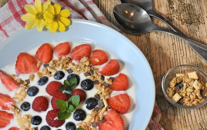 yogurt, bowl, breakfast, strawberries, blueberries, raspberries, healty, healthy, yummy, fruity, fruit, fresh, nourishment, vegetarian, food, berry, food photo, kitchen, yogurt, yogurt, yogurt, yogurt, yogurt, healty, healty